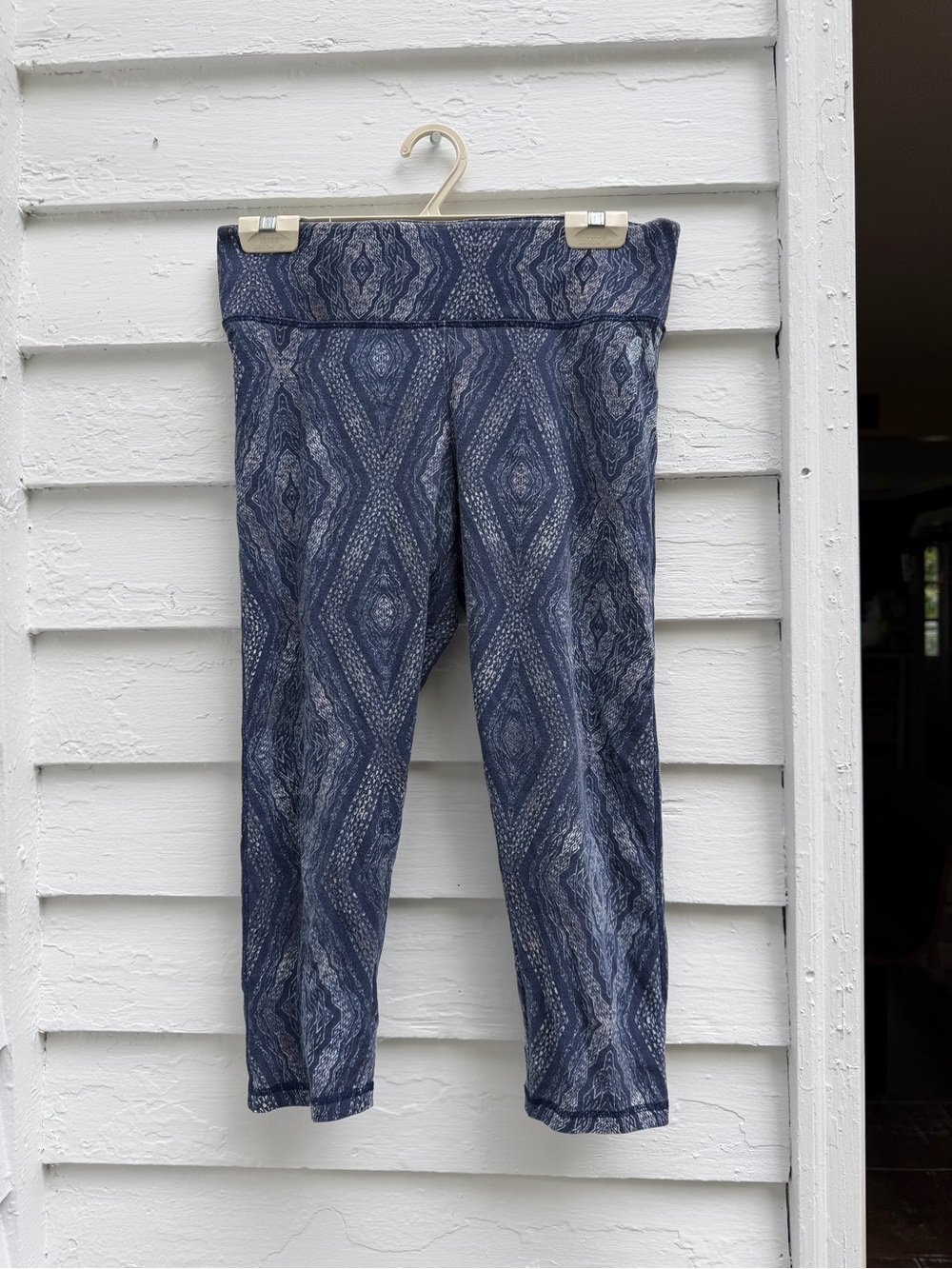 Victoria's Secret Navy Patterned Capris size Medium
